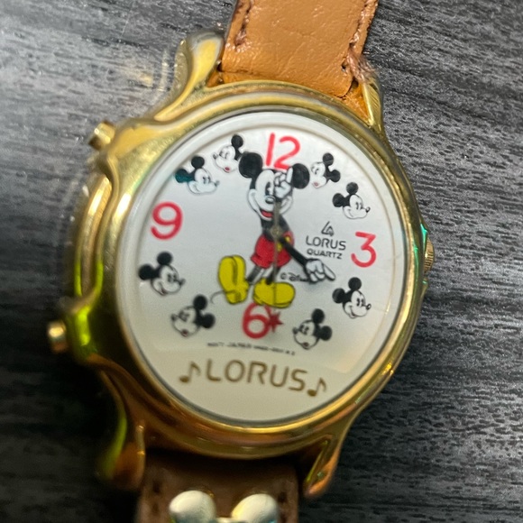 LORUS DISNEY WATCH - Picture 3 of 6